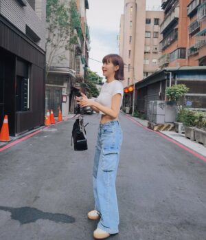 Kiki Lin Instagram - 獲得一點時間吃晚餐
晚餐前穿著可愛的衣服

韓先生說：你穿這個就是欠打擾

😂
👚： @noth1ng_special