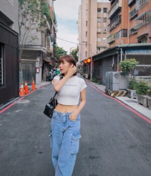 Kiki Lin Instagram - 獲得一點時間吃晚餐
晚餐前穿著可愛的衣服

韓先生說：你穿這個就是欠打擾

😂
👚： @noth1ng_special