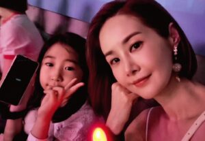 Kim Ga-yeon Instagram - 어제 T1 홈그라운드 경기

유리가 찍어준 사진!
#T1
#하랭몬