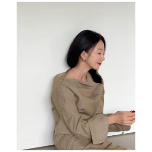 Kim Hee-ae Instagram - .
🍒💄🧥

@wkorea @netflixkr @burberry 

#김희애 #KIMHEEAE #넷플릭스 #더블유 #버버리 #베스트퍼포먼스
@yg_stage