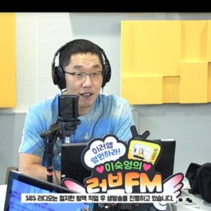 Kim Je-dong Instagram - 📻 바로 지금! 월요일부터 목요일까지 4일간!
아침 7시부터 9시까지 김제동을 
SBS 러브FM '이숙영의 러브FM' 스페셜DJ로 만날 수 있습니다.🤗

2021년 8월 2일(월) ~ 8월 5일(목) 아침 7시~9시
SBS 러브FM 103.5MHz 이숙영의 러브FM

#스페셜DJ #동디 #김제동 #이숙영의러브FM #8월2일부터5일까지 만나요!