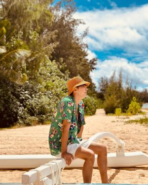 Kim Ji-seok Instagram - .
aloha 🤙🏻 Waikiki 💚