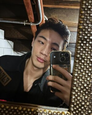 Kim Ji-soo Instagram - Starts from Black, Ends with White