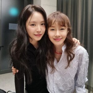 Kim Ji-soo Instagram - 내 사랑 미래 나은이~😘😘💜 예쁜이 보고싶었어어~😭
우리 오늘 재밌게 촬영하고 놀쟈~

#가족x멜로 #손나은배우