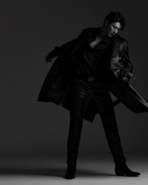 Kim Ji-soo Instagram - Starts from Black, Ends with White