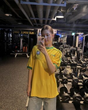 Kim Jin-kyung Instagram - 💦사우디 더위 덕에 아직은 잘 버티고 있는 여름..🥵