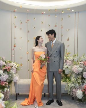 Kim Jin-kyung Instagram - 신혼여행도 잘 다녀오고 뒤늦게 캐리어도 무사히 잘 도착했지만 
아직도 꿈 같은 신혼..😌🩷
결혼식 때 사진들을 한장 한장 다시 돌아보며,함께 해 주신 모든 분 들께 온 맘 다 해 감사의 마음을 전합니다🫶🏻