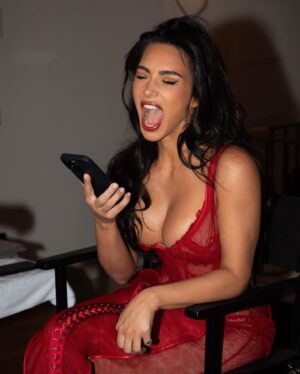 Kim Kardashian Instagram - ♥️🇮🇹🙄🤬🤪😍