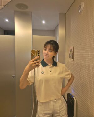 Kim Min-ah Instagram - 매일화장실가는여자 (당연)