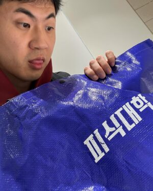 Kim Min-su Instagram - 나름 열심히 연구했지만 몇가지는 도저희 재연할수없 어서 ...저런 손모양으로 손안떨리고 사진찍기 엄청 어렵습니다. ㅎㅎ
@moresojuplease the 🐐🫡
thank u to #psickuniv for the invite @psickuniv #Teamkimminsu