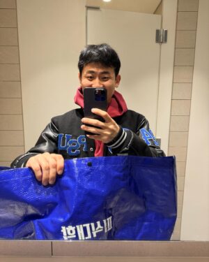 Kim Min-su Instagram - 나름 열심히 연구했지만 몇가지는 도저희 재연할수없 어서 ...저런 손모양으로 손안떨리고 사진찍기 엄청 어렵습니다. ㅎㅎ
@moresojuplease the 🐐🫡
thank u to #psickuniv for the invite @psickuniv #Teamkimminsu