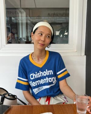Kim Na-young Instagram - 마이큐는 좋겠다. 내가 여자친구라서 🩵💙💚💜💚💛🧡♥️