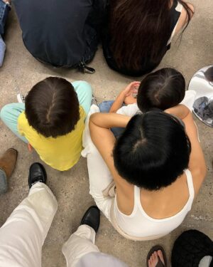 Kim Na-young Instagram - 마이큐는 좋겠다. 내가 여자친구라서 🩵💙💚💜💚💛🧡♥️