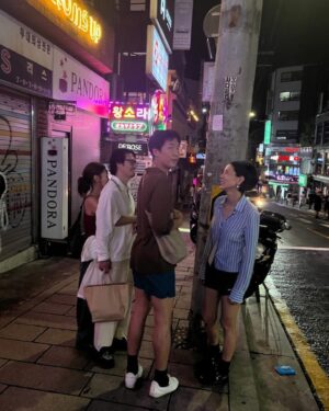 Kim Na-young Instagram - 마이큐는 좋겠다. 내가 여자친구라서 🩵💙💚💜💚💛🧡♥️