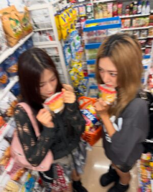 Kim Nam-joo Instagram - Bestie trip 👒🖤👯‍♀️☂️