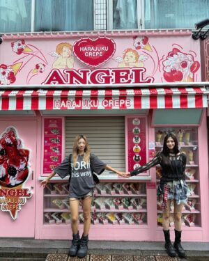 Kim Nam-joo Instagram - Bestie trip 👒🖤👯‍♀️☂️