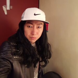 Kim Soo-ro Instagram - 앨범을 뒤적거리다.......