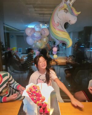 Kim Tae-woo Instagram - 소율아 우리 애기가 벌써 11번째 생일을 맞았네 너무 소중한 우리 첫째딸 아빠딸로 태어나줘서 너무 고마워 11년동안 사랑한것보다 더 사랑할께 ㅋㅋㅋ 항상 지금처럼만 밝고 겸손하고 건강하게 자라줘 #김소율 #AngeleenBettieKim #생일축하해 #우리첫째딸 #내목숨보다소중한딸