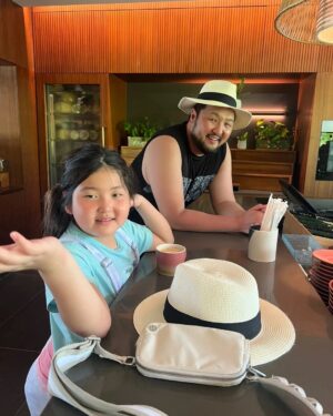 Kim Tae-woo Instagram - #소지해 바리스타 체험하기
애들이 만들어준 커피라 마셨다 나 진짜 커피 안마시는데 나쁘지 않았어