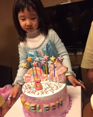 Kim Tae-woo Instagram - 소율아 우리 애기가 벌써 11번째 생일을 맞았네 너무 소중한 우리 첫째딸 아빠딸로 태어나줘서 너무 고마워 11년동안 사랑한것보다 더 사랑할께 ㅋㅋㅋ 항상 지금처럼만 밝고 겸손하고 건강하게 자라줘 #김소율 #AngeleenBettieKim #생일축하해 #우리첫째딸 #내목숨보다소중한딸