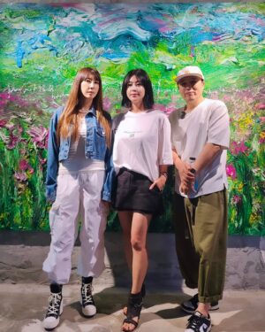 Kim Wan-sun Instagram - 뻑 전시에 다녀왔어요. 광규오빠랑 데이트도 하고 솔비씨와도 처음 인사하고~😘 
너무 멋진 공간에서 멋진 작가 분들과 함께 전시할 수 있어서 영광입니다. 감사합니다~🥰

전시: 뻑_온앤오프
기간: 7월3일-9월22일
장소: 프로세스 이태원

’뻑‘ 나고 있는 온오프라인 세상, 
‘뻑’ 가는 멋진 세상으로의 변화.

#뻑 #뻑전시 #뻑온앤오프 #그린피스