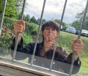 Kim Woo-sung Instagram - Goodbye, Cigarette 🚭
Thank you for being with me through my happiest and my lowest times for 8 years since 2016. 
We started our mornings and ended our nights together and I can't imagine going through everyday without you, but I believe that it is time for us to say goodbye. 

I will miss you very much, 
My best friend
Rose you 🥀
WOOSUNG