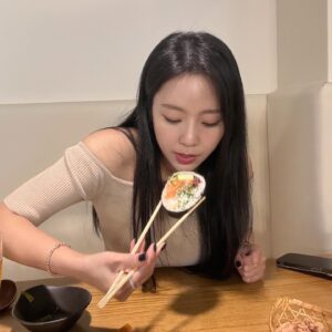Actress Kim Ye-won HD Instagram Photos and Wallpapers August 2024