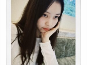 Kim Ye-won Instagram - 요즘 감동의 재회🎁💖
(feat. 로맨스가 필요해, 환승연애)
꽃같은 윰언니🌼와 또 꽃같은 진쥬피디님🌸과
큰 선물과 같은 행복한 때를 보냈다🫶🏻

#20240718