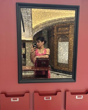 Kim Yong-ji Instagram - Burgundy lovers choice 🫘🫘 

@gucci 
#koreaexclusiveguccihorsebit1955
#GucciHorsebit1955