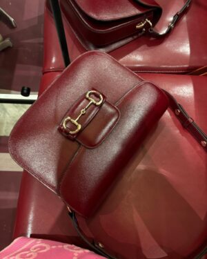 Kim Yong-ji Instagram - Burgundy lovers choice 🫘🫘 

@gucci 
#koreaexclusiveguccihorsebit1955
#GucciHorsebit1955
