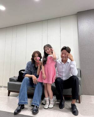 Kim Yu-ha Instagram - 로모니삼촌 우리 우정 뽀레버💖(사춘기와도,,ㅋㅋㅋ)
그리고 이번에 편곡과 무대에도 함께 많은 도움주신 JOKER 음악감독님께도 감사드립니다🙏🏻❤️
#불후의명곡#걷고싶다