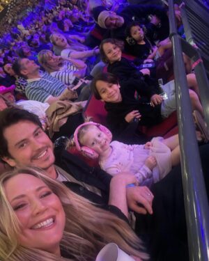 Kimberley Walsh Instagram - A little bit of tour life recently… Leeds you were amazing 🤩 . I never got to play so close to home first time round but this was everything 🙌🏼. Having so many family and friends in the room and Justin and my boys with me was so so special 💫