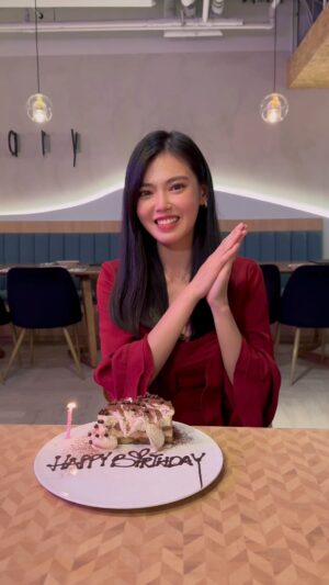 Kimberly Chia Instagram - ✨29✨
Just want to let 16 year old me know that everything will turn out okay. Not only okay, but really really good. 
You will be happy. 
You will be loved.
You will be surrounded by amazing people. 

Thank you everyone for the love ❤️