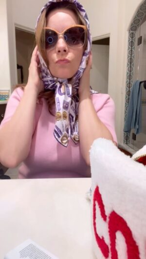 Kimberly Williams-Paisley Instagram - Upping my scarf game to protect my scar from the sun… #verydemure 

Huge gratitude to @sukiyeagley for bringing me her amazing stash!!! 💗💗💗💗💗

#saturday #scarf #neckscarves #demure #scarcare