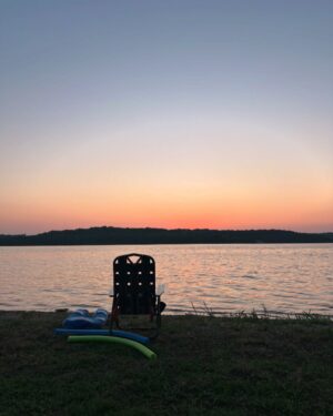Kimberly Williams-Paisley Instagram - Sun has set on the summer of 2024 and this week I have my first HS senior! Parents who’ve been there done that: Send me all the wisdom. My eyes keep getting wet! 🙏🏻❤️😳