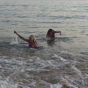 Kimberly Wyatt Instagram - The best times on the beach! 

Swipe for Edina & Patsy (Ab-Fab) 😂