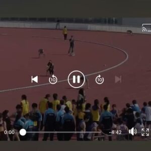 Kira Chan Instagram - 琴晚睇完4×400接力同三級跳
即刻想搵返自己中學既跑步片睇😂
睇番都好好笑
多謝田徑隊隊友記錄咗呢個moment仲加埋咁出色嘅旁白🙈
介紹返第一條片係中二
第二條片係中四
兩條都係學界4×400 決賽
兩條我都係跑第一棒
兩條都有破紀錄
兩條都係我哋四個 @_bowie.leung @luluuuu.chauuuu @wildpeople 🩷
雖然你哋三個全部都已經去晒外國生活🤣
但係每次諗返起接力都真係好神奇
我諗到而家個默契都仲會喺度🫂
送上幾張我鼻孔擴張嘅照片🤘🏻
雖然最後冇繼續往田徑發展
但係比我再揀過，我都會去跑
喺運動中得到嘅嘢遠遠比名次更加多
學到堅持、運動精神 
仲有同伴❤️

#田徑璇
#體藝人