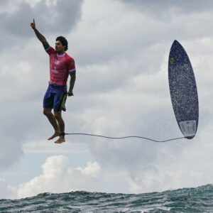 Kirk Hammett Instagram - Amazing shot of @gabrielmedina walking through the air at @teahupoo !!!! 
 ⚡️📸photo📸by Jerome Brouillet 🙌 @jeromebrouilletphotography