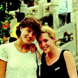 Kirsten Gillibrand Instagram - I had so much fun reuniting with my friend (and college roommate!) @conniebritton to #AnswerTheCall2024 and support @kamalaharris !

We need everyone's support — so send this to your friends (or your former roommate!) and ask them to donate at the link in my bio!