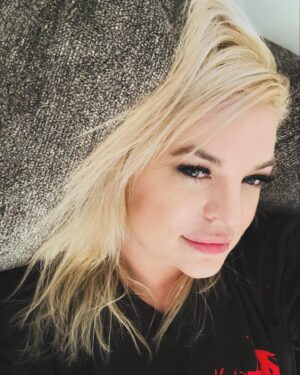 Kirsten Storms Instagram - I told @chelseylent that I wanted my hair to look like sunshine. ☀️ She delivered.  PS. We took a 5yr old girl and a 10yr old girl  into a Hello Kitty store today and they both became possessed. Harper was so excited she gave herself hiccups. I’m going to need awhile to recover before we do that again. #myhairtho 😍