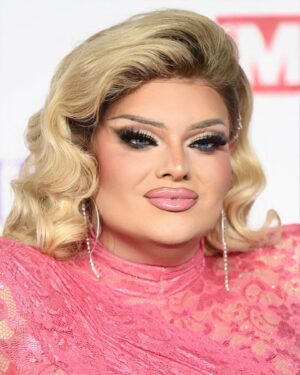 Kitty Scott-Claus Instagram - Oh hiya hun 💖

Photo by @davidfisherphoto for @shutterstocknow