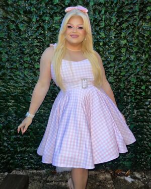 Kitty Scott-Claus Instagram - 💖 Hi Barbie! 💖

Barbie x @notaphaseorg 💖🏳️‍⚧️🙌🏼

Outfit by @the_drag_room 💗