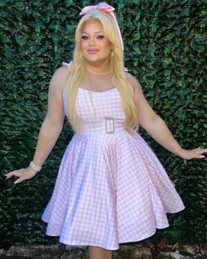 Kitty Scott-Claus Instagram - 💖 Hi Barbie! 💖

Barbie x @notaphaseorg 💖🏳️‍⚧️🙌🏼

Outfit by @the_drag_room 💗