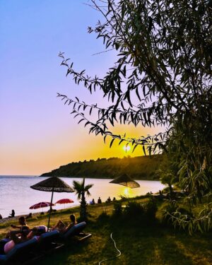 Kıvanç Baruönü Instagram - Rivayete göre instagramın değişen algoritması nedeniyle çoklu paylaşımlarınız daha çok dikkat çekiyormuş. Deneyelim görelim bakalım… Ayrıca bunun bir adı da vardı, dump mı deniyordu🫣🤔öğreniyorum işte….Şimdi uyarılar geldi, hocam “sürpriz sonlu” yazarsanız çok daha ilgi çeker diye, bende hemen yazayım sona da ona göre ilginç bir kare koyayım dedim. Yani süpriz sonlu, kaçırmayın!