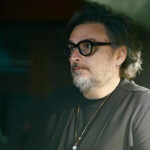 Kıvanç Baruönü Instagram - FaceApp ve benzeri uygulamalar sayesinde hepimiz olduğumuzdan daha genç, daha yakışıklı, daha güzeliz:) aman olsun o kadar da üç günlük dünya…. Sefam olsun!🧿🥰😂#photoby @fgokhaneroglu