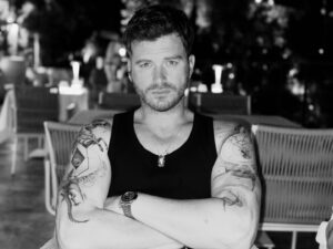 Kıvanç Tatlıtuğ Instagram - 📷 @evirgenumut