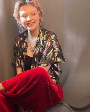 Kizzy Edgell Instagram - FAB photo   some silly bts
shot by @jemimashoots 
makeup by @charlottekraftmanmakeup 
styled by @fuunnnky