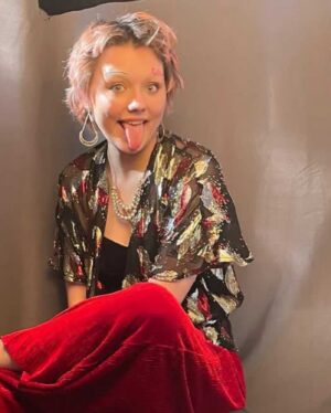 Kizzy Edgell Instagram - FAB photo   some silly bts
shot by @jemimashoots 
makeup by @charlottekraftmanmakeup 
styled by @fuunnnky