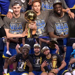 Klay Thompson Instagram - Oh Bay Area , there are not enough words and images to convey how I really feel about yall . From the bottom of my heart, thank you so much for some of the best times of my life. It was such an honor to put that Dubs jersey on from day 1. I really just wanted to be the best I could be and help bring as many championships as possible to the region. The best part was not the rings though, it was the friendships I made that will last a lifetime . My family and I would like to thank all of the amazing people who work tirelessly to make the @warriors organization world-class. Don’t be sad it’s over, be happy it happened . Until we meet again. Sea captain out 🫡
#foureverchamps #splashbros4life #oaklandforever
