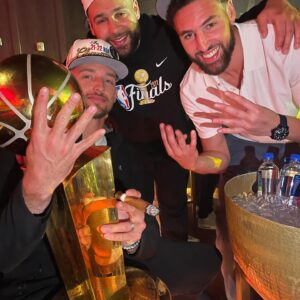 Klay Thompson Instagram - Oh Bay Area , there are not enough words and images to convey how I really feel about yall . From the bottom of my heart, thank you so much for some of the best times of my life. It was such an honor to put that Dubs jersey on from day 1. I really just wanted to be the best I could be and help bring as many championships as possible to the region. The best part was not the rings though, it was the friendships I made that will last a lifetime . My family and I would like to thank all of the amazing people who work tirelessly to make the @warriors organization world-class. Don’t be sad it’s over, be happy it happened . Until we meet again. Sea captain out 🫡
#foureverchamps #splashbros4life #oaklandforever